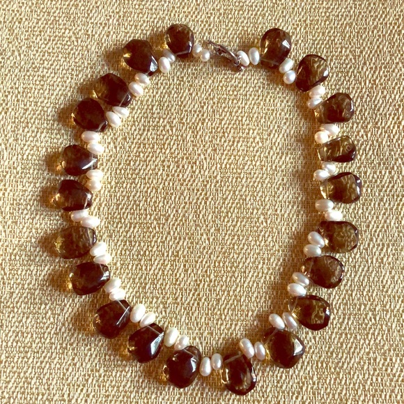 Jewelry - Beautiful quartz and freshwater pearl necklace Jewelry - Beautiful quartz and freshwater pearl necklace